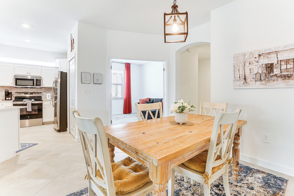 15 Mi to Downtown Fort Myers: Golf Getaway