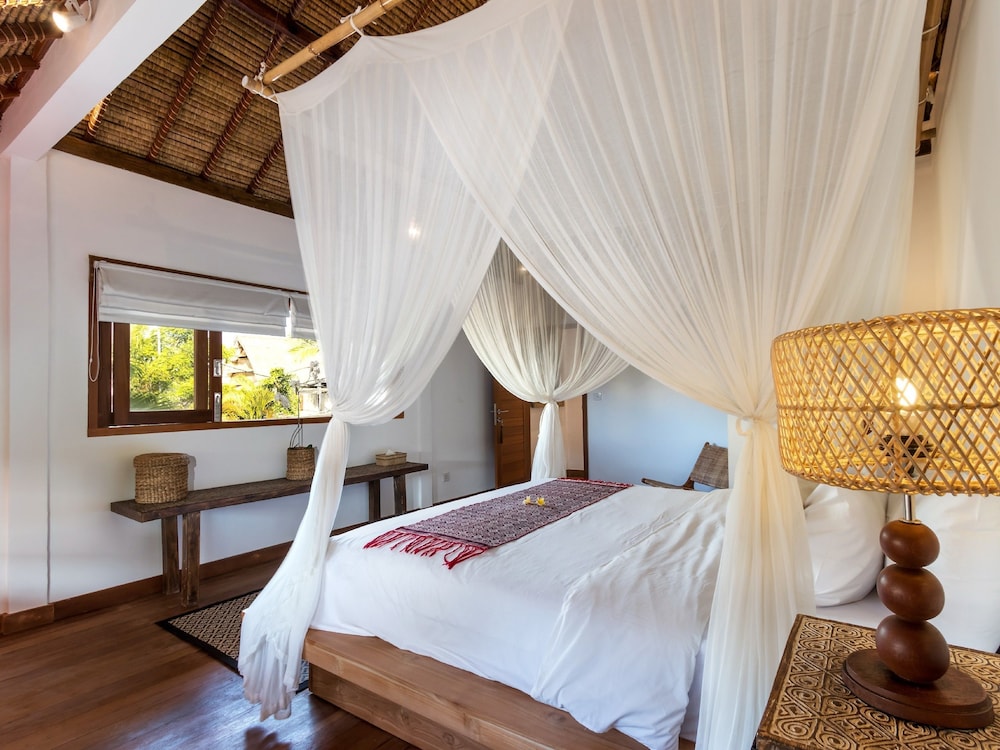 Villa Waterlily by Villa Finder
