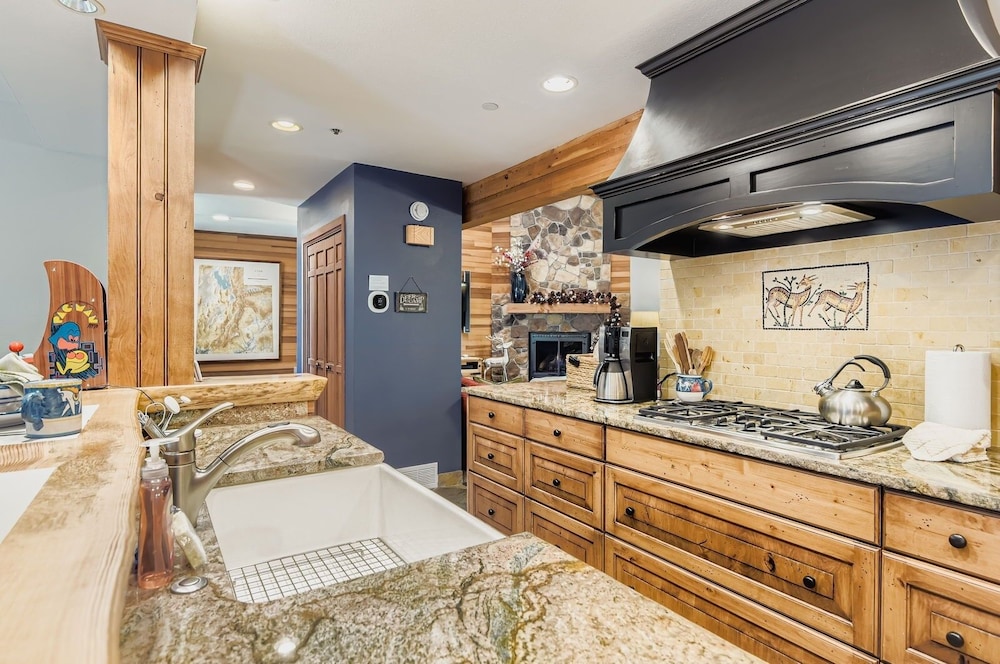 1763 Lakeside Getaway At Deer Valley! 3 Bedroom Home
