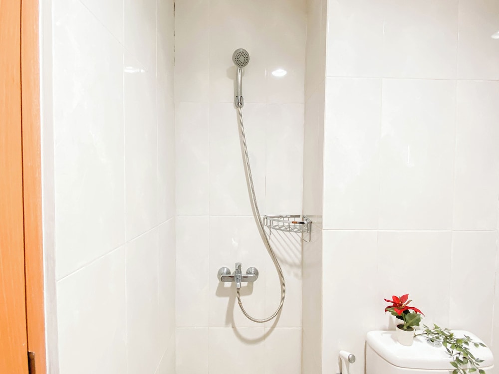 Cream Tone Studio At Evenciio Margonda Apartment