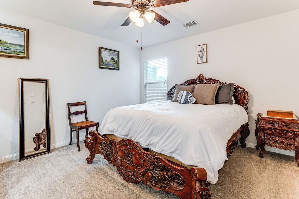 Lake Conroe Home w/ Yard: Half-mi to Boating!