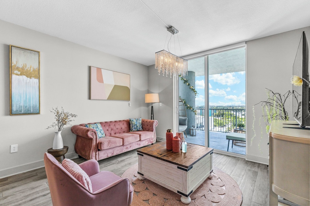 2Br2Ba Next To Jackson Memorial Hospital