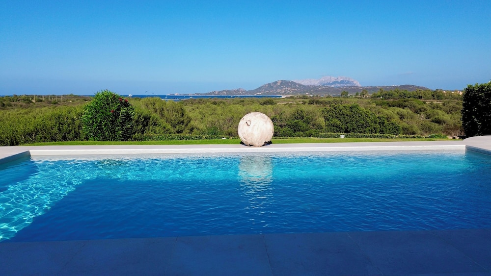 Villa Blue Sphere with Pool by Wonderful Italy