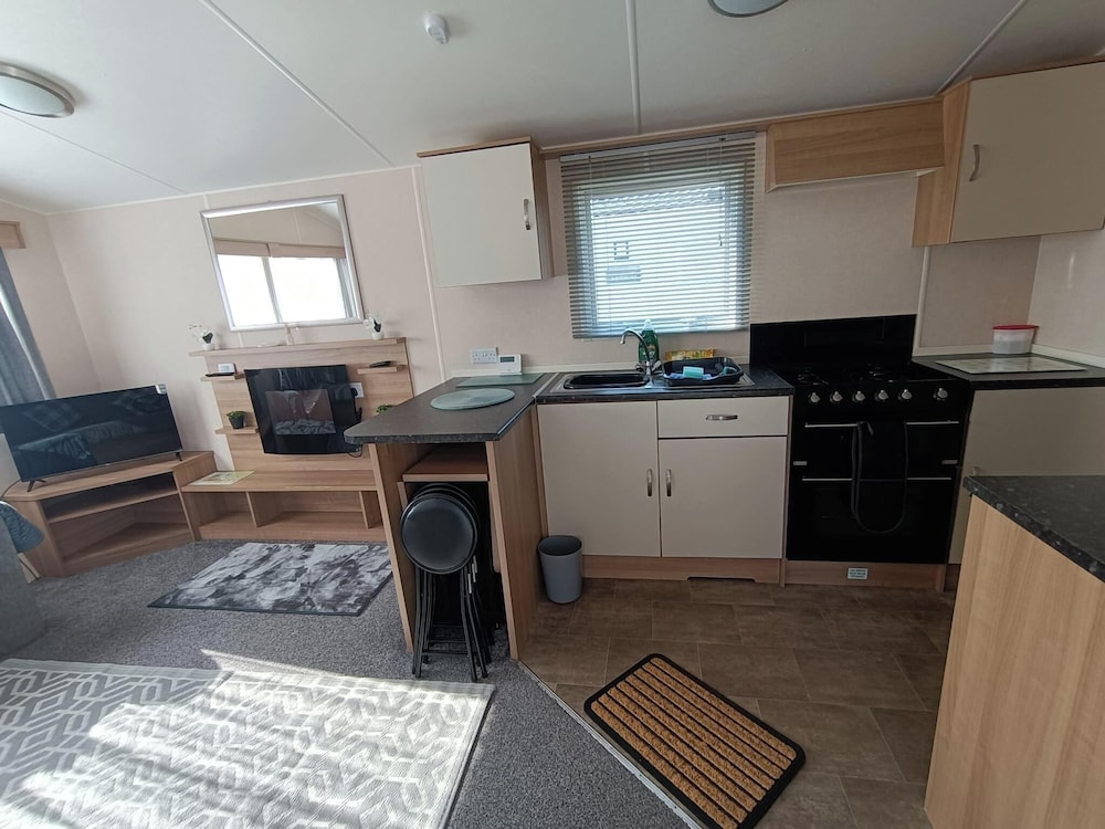 Butlin's Resort, Sleeps 6 w Parking & Pet-friendly