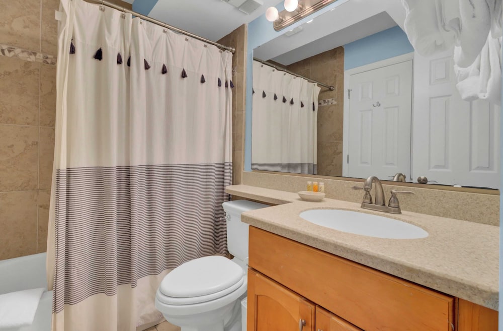 Beachfront, Pool Access, Balcony w/ Oceanview 222 D Shipwatch by Avantstay