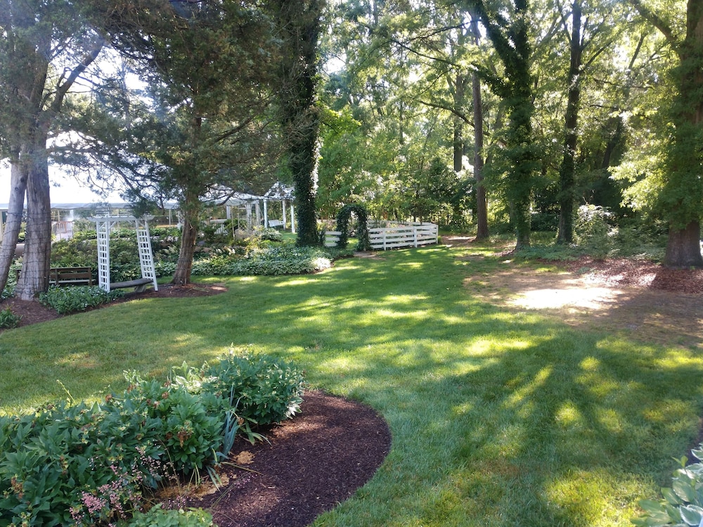 The Virginia Cliffe Inn