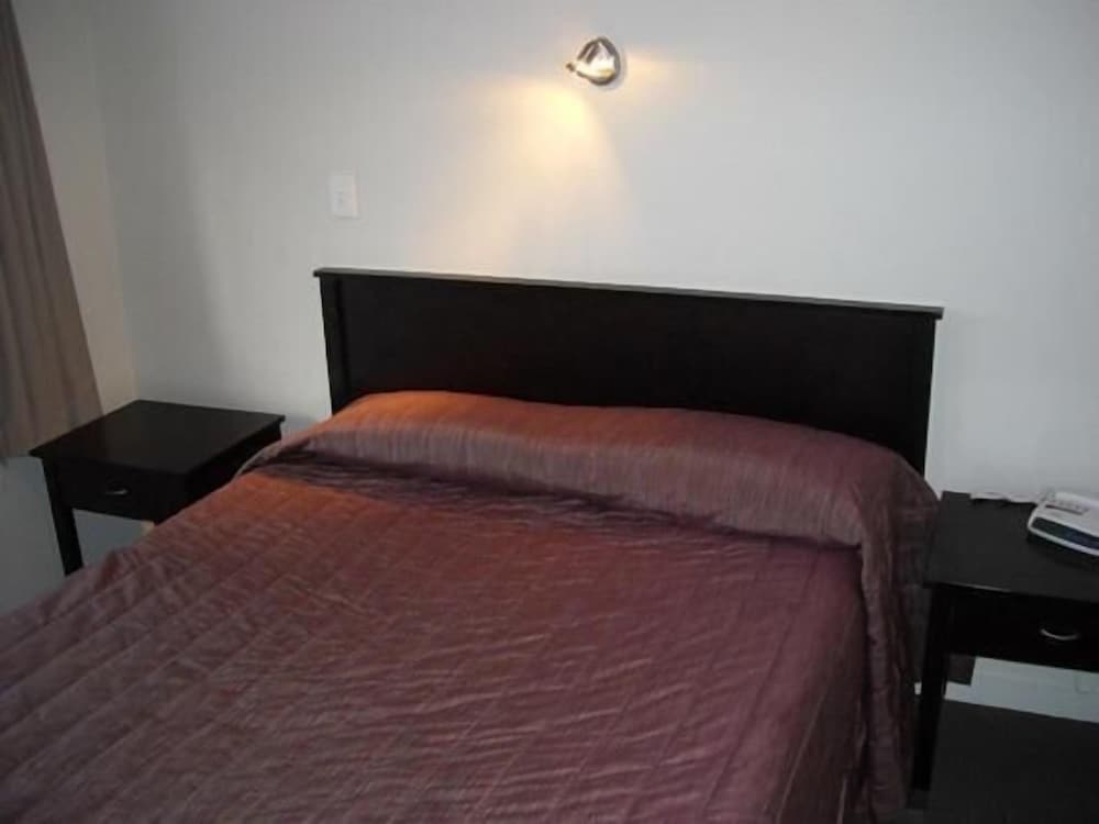 St John's Court Motel