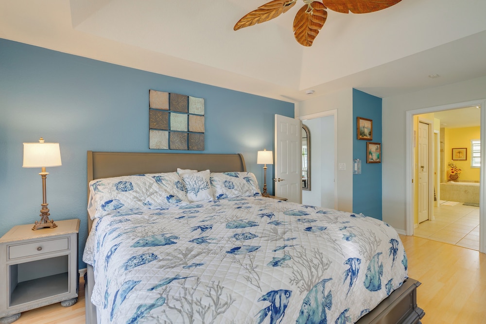 Dock & Pool: Canal-front Cape Coral Oasis!