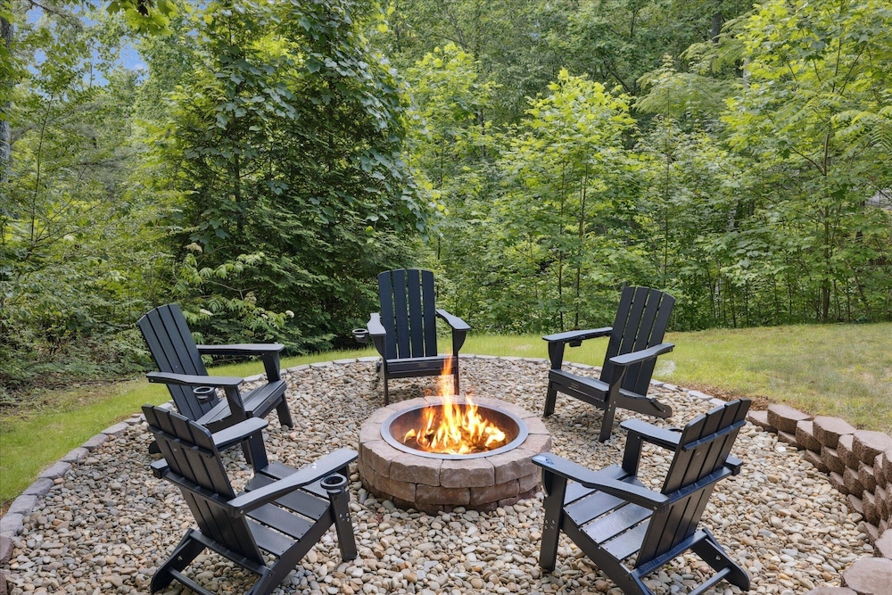 Golf Resort Cabin w Hot Tub Firepit Pool