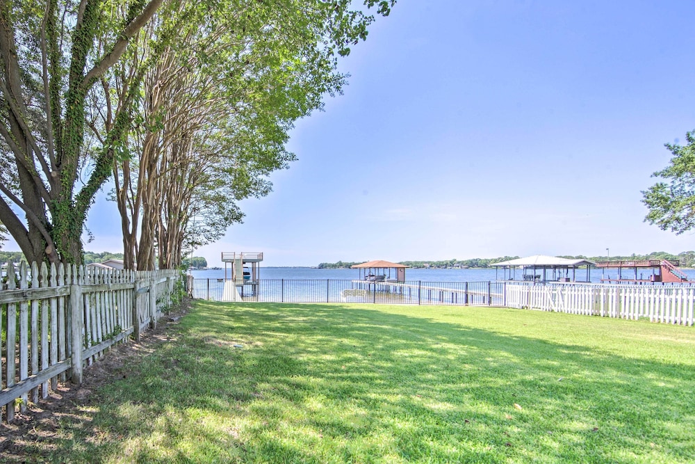 Lakefront Mabank Gem w/ Sunset Views: Pets Welcome