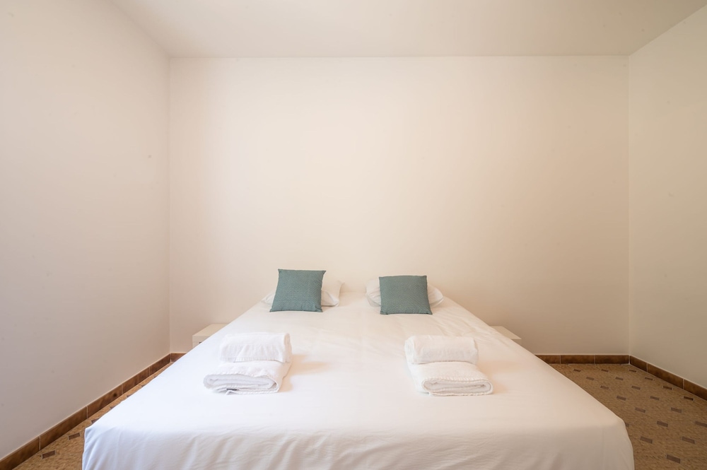 Mas Lou Pitchoun Exceptional Villa Between the Alpilles and Avignon