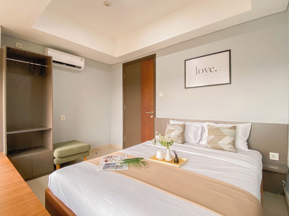 Simply Look And Best Deal 2BR at Pollux Chadstone Apartment