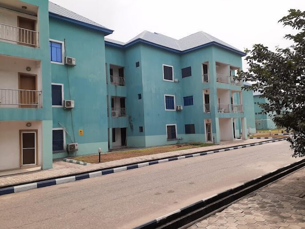 Heroes Luxury Apartments and Suites