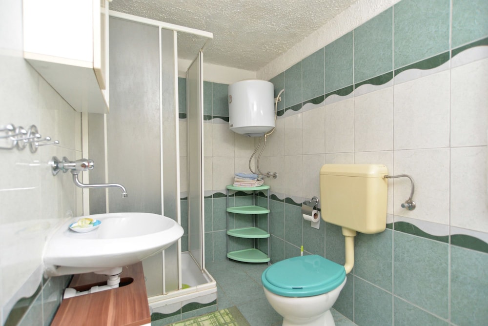 Apartment 498 view 2