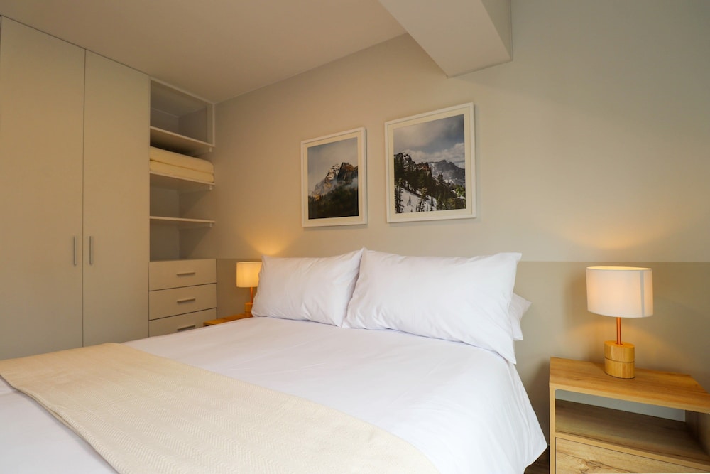w Exceptional 2BR w Balcony in Miraflores