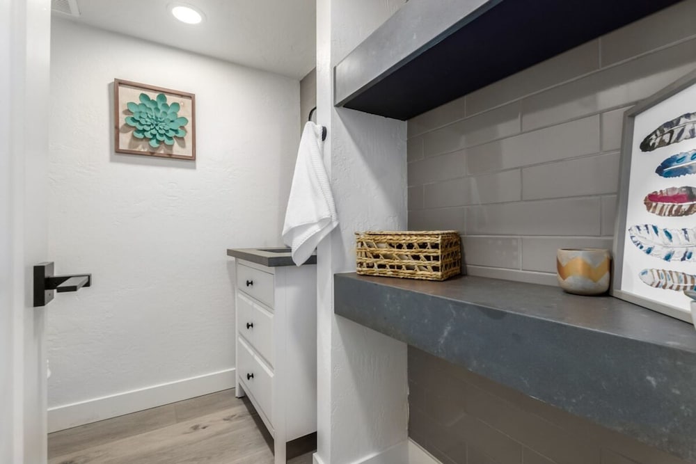 Luxe 2BR Townhouse 4 Heated Pools Walk 2 Old Town