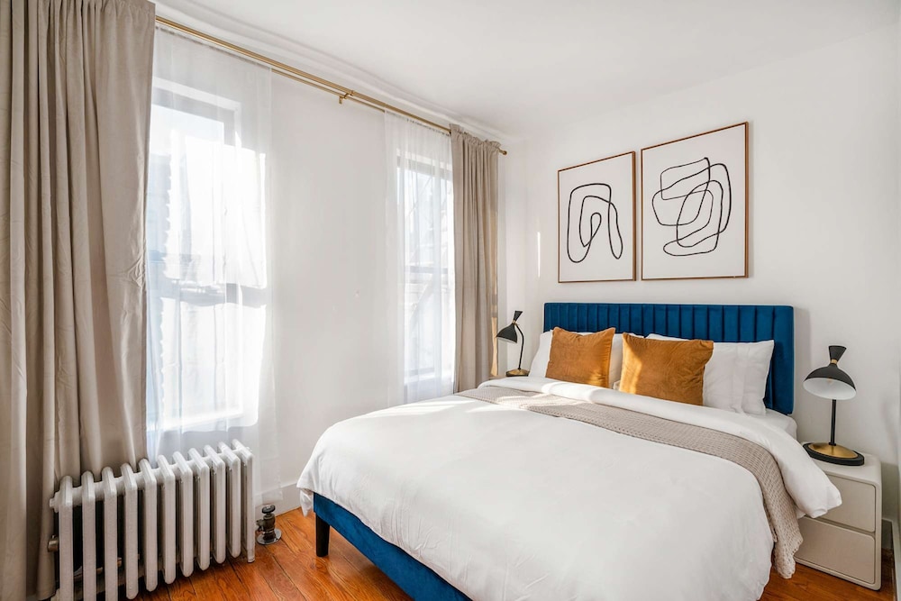 444-4e Contemporary 2BR in Hell s Kitchen