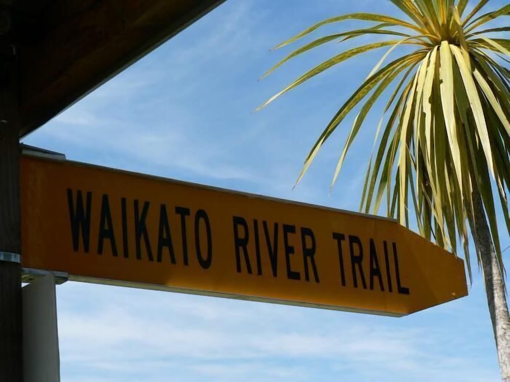 Lake Maraetai Lodge - Hostel