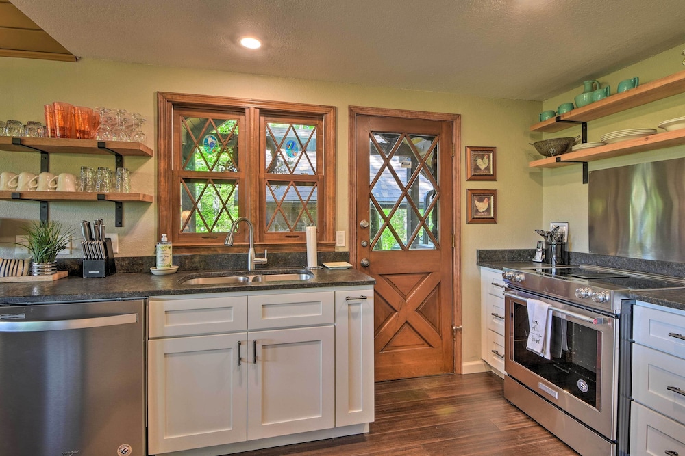 Sky Valley Home w/ Stunning Views - 1 Mi to Resort