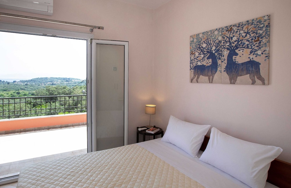Spacious House with great view in Corfu