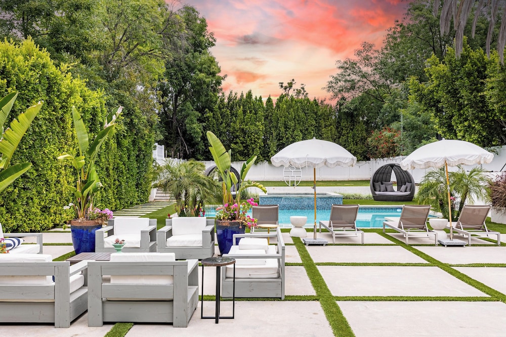 Otis Ave - Modern Farmhouse Retreat w/ Pool, Spa & Luxe Interiors