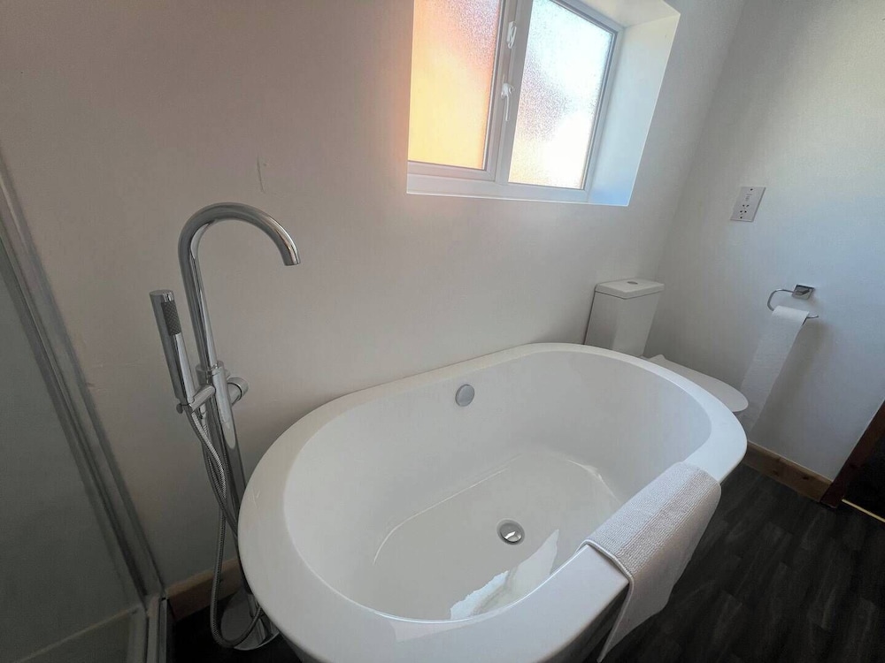 Blyton 2-bed Cottage, Parking, 30m to Lincoln
