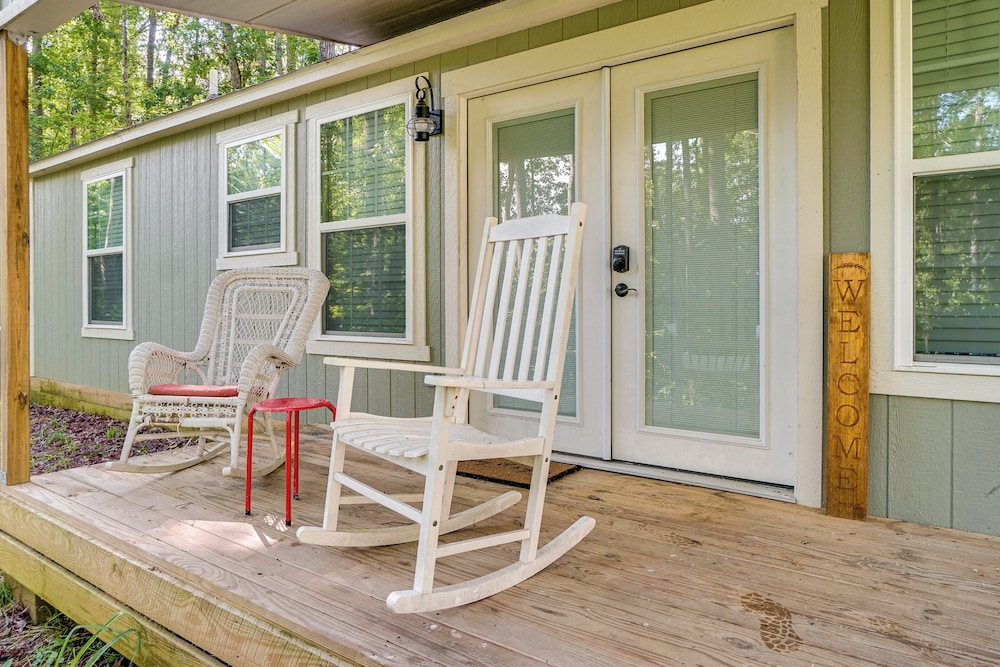Cozy Demorest Cottage: Fire Pit & Porch view 5