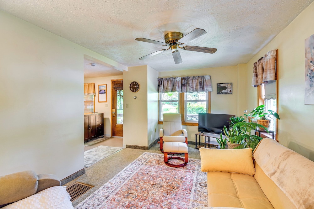 3 Mi to Seneca Lake: Couple's Apt w/ River Access