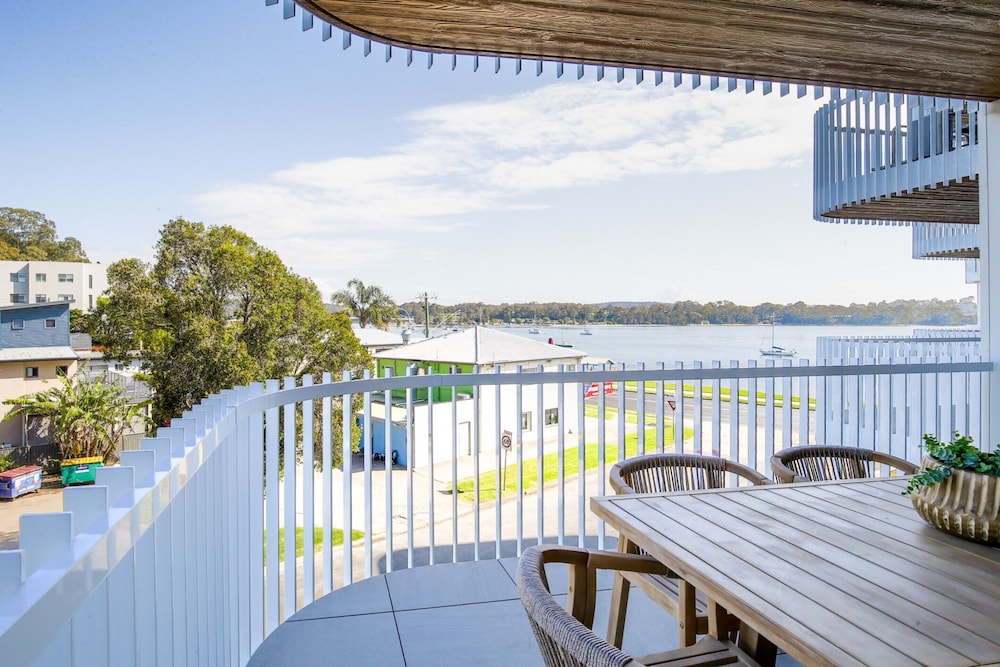 Elegant 2-bed Apartment With Stunning Views