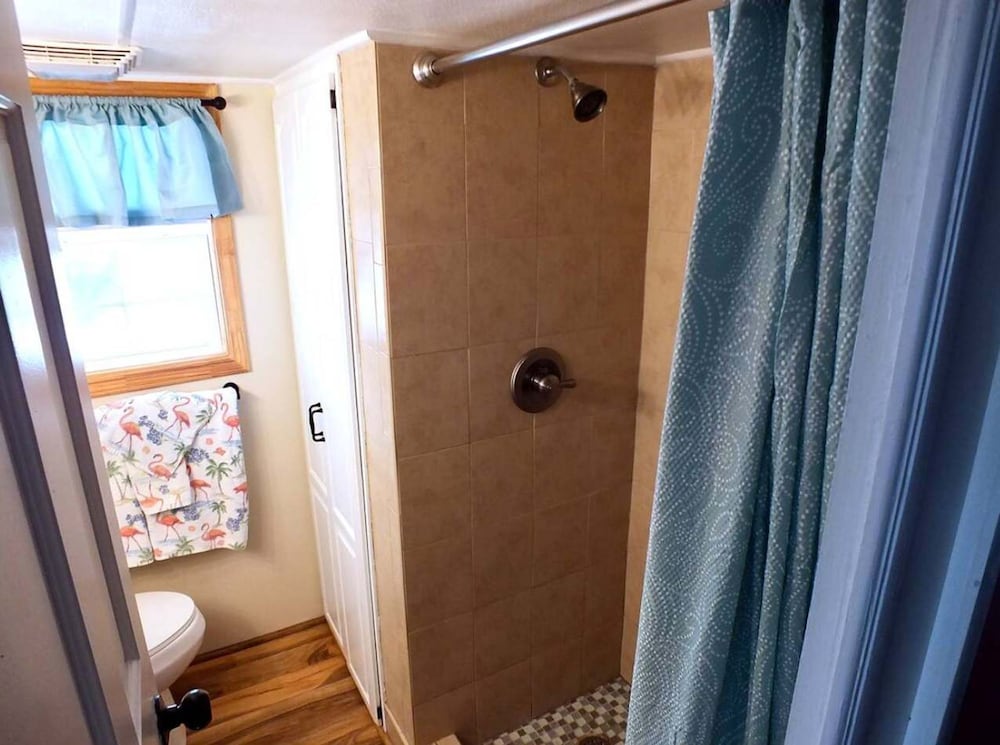Charming 1BR Getaway in Long Island Village Resort