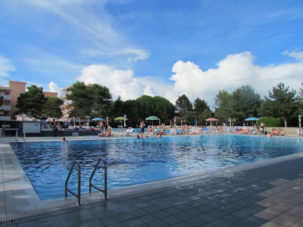 Comfort, Pools, Tennis and fun - Beahost photo 2