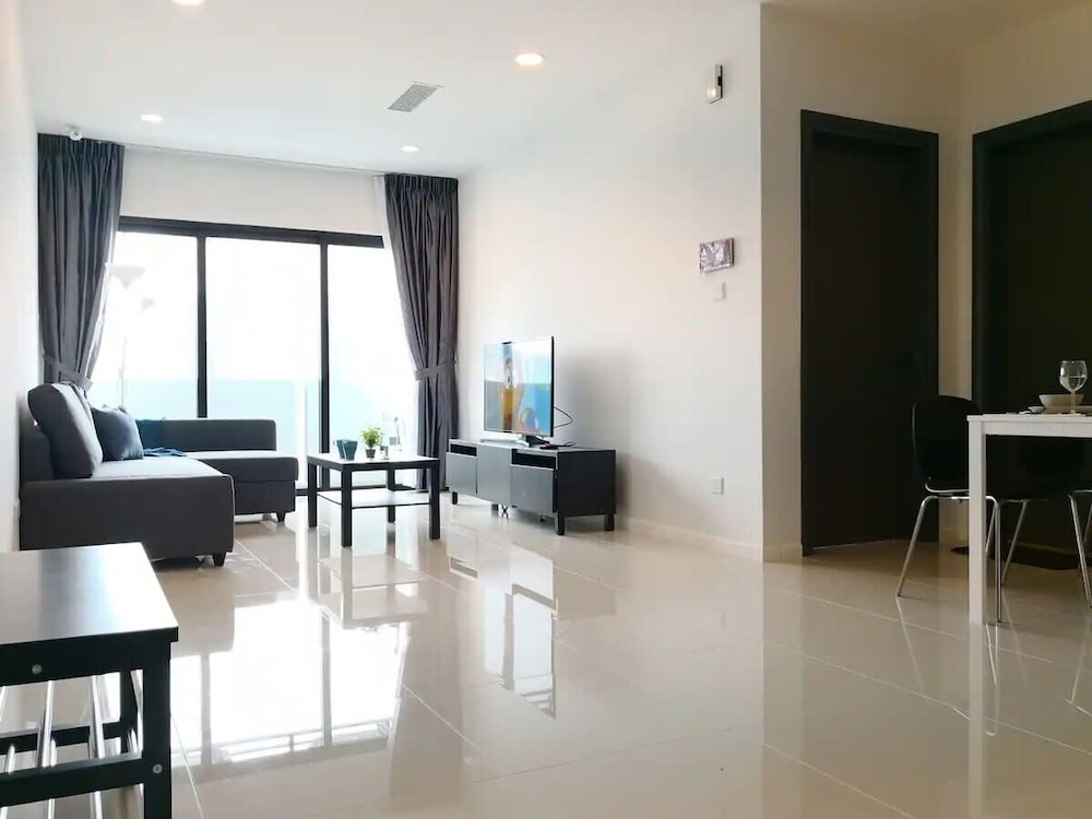 A Spacious, High-floor Suite Next to Komtar Jbcc