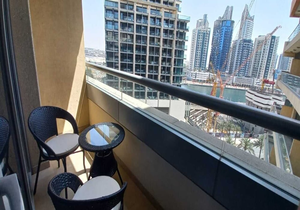 Bay Square 9 Canal View Modern studio