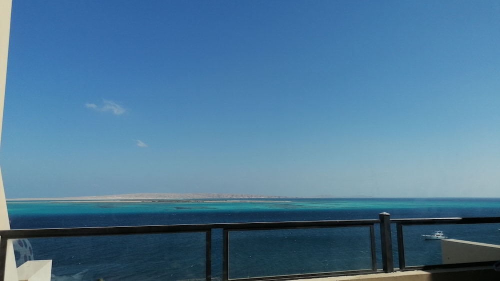 Stunning Sea View 1-bed Apartment in Hurghada