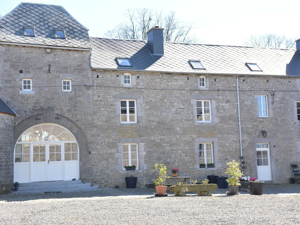Charming Farmhouse in Ouffet for 7