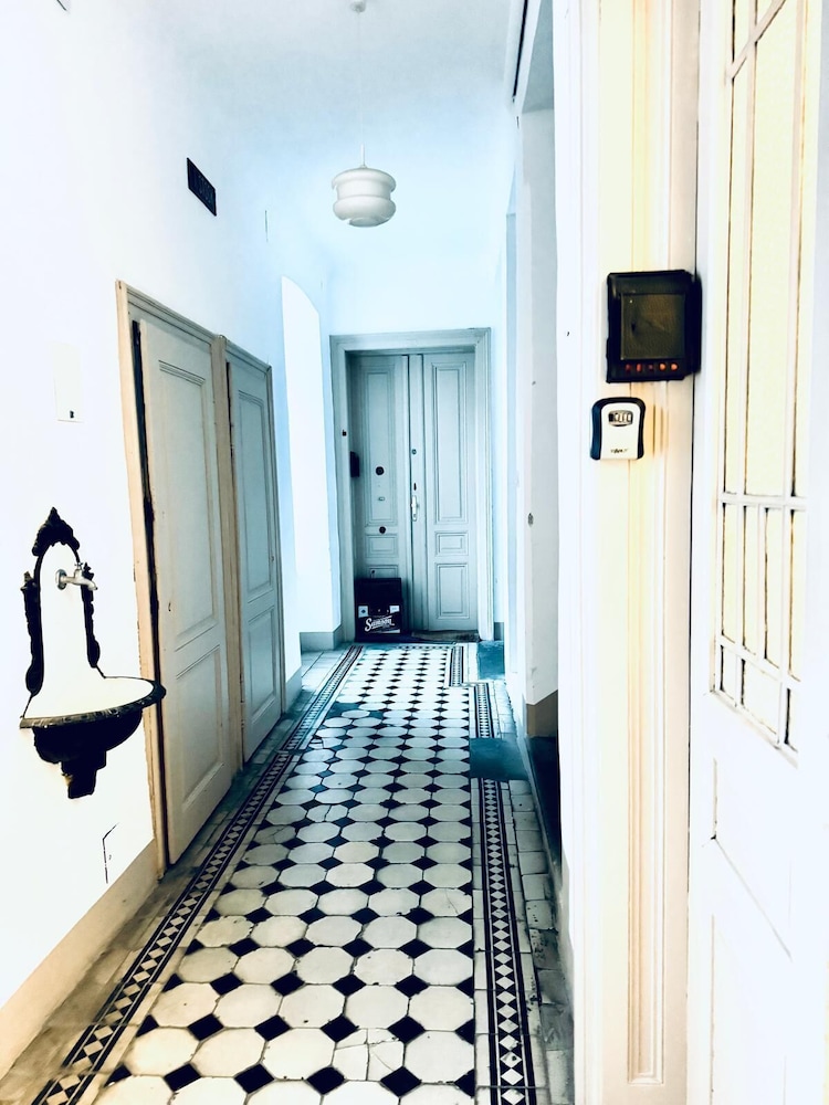 Comfortable 2BR Retreat Near Stadthalle