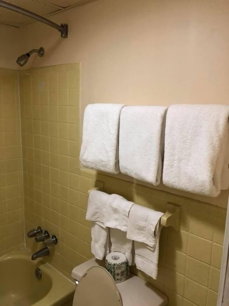 Scottish Inn & Suites