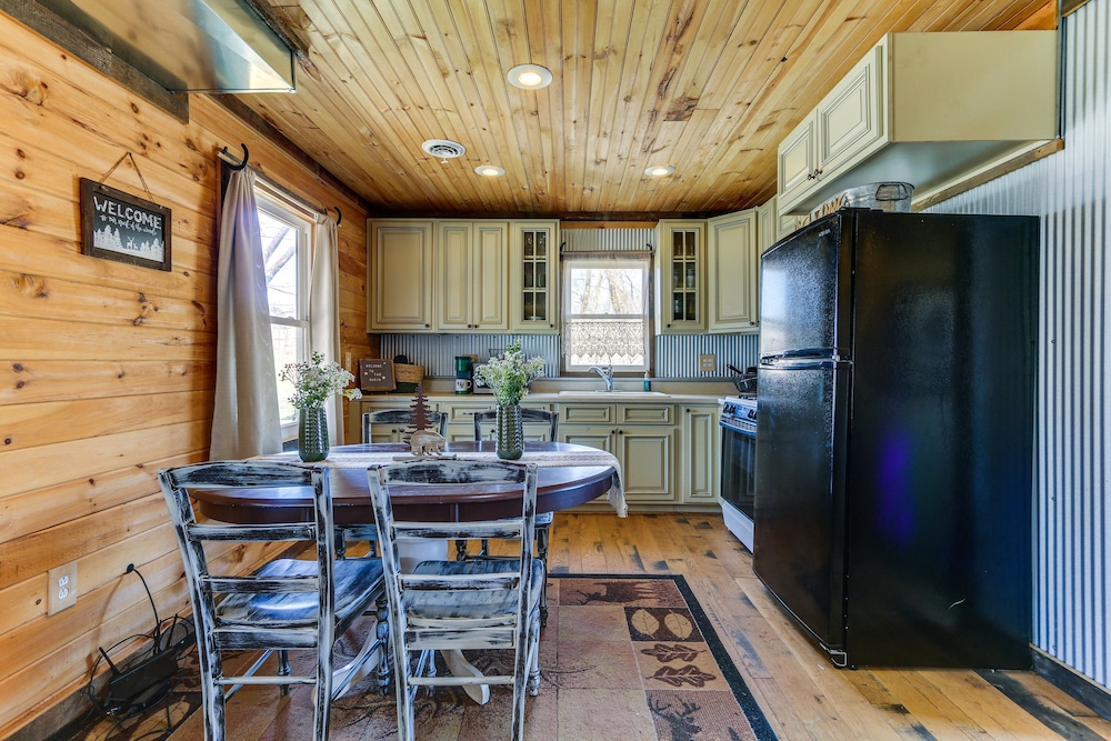 Rustic Mount Perry Cabin Near Fishing Pond  Farm - Property Image 25