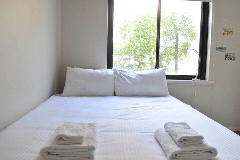 Comfortable 2 Bedroom With Serene Garden view 3