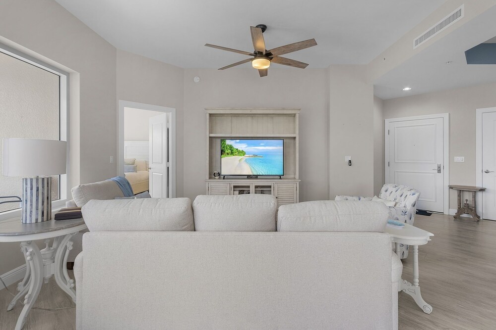 Manatee Bay #721: Waterfront Condo W/ Bay Views & Pool 3 Bedroom Condo
