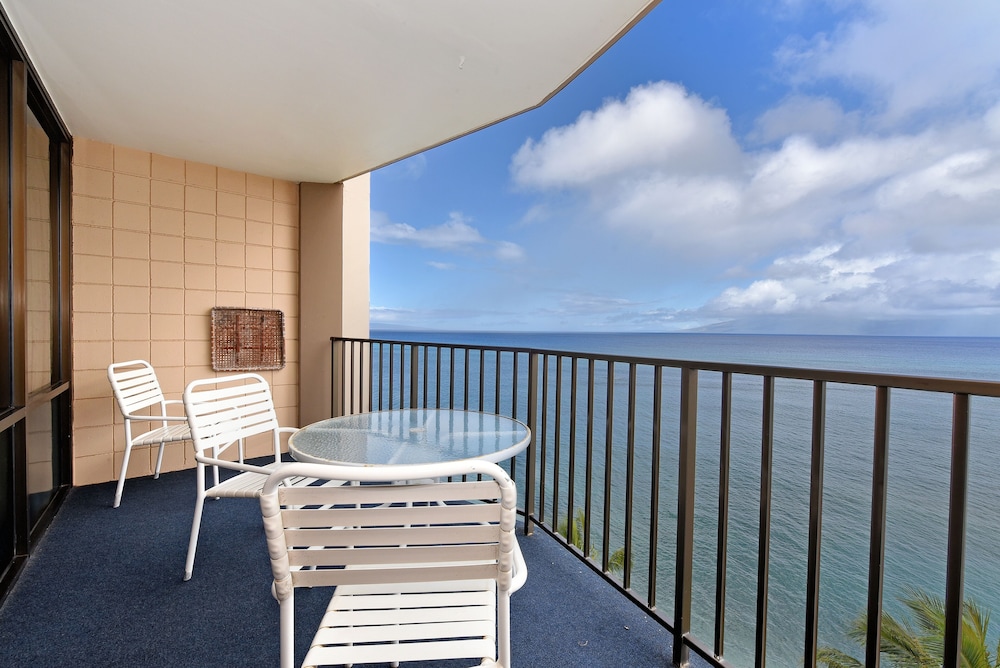 Valley Isle #808 2 Bedroom Condo by RedAwning