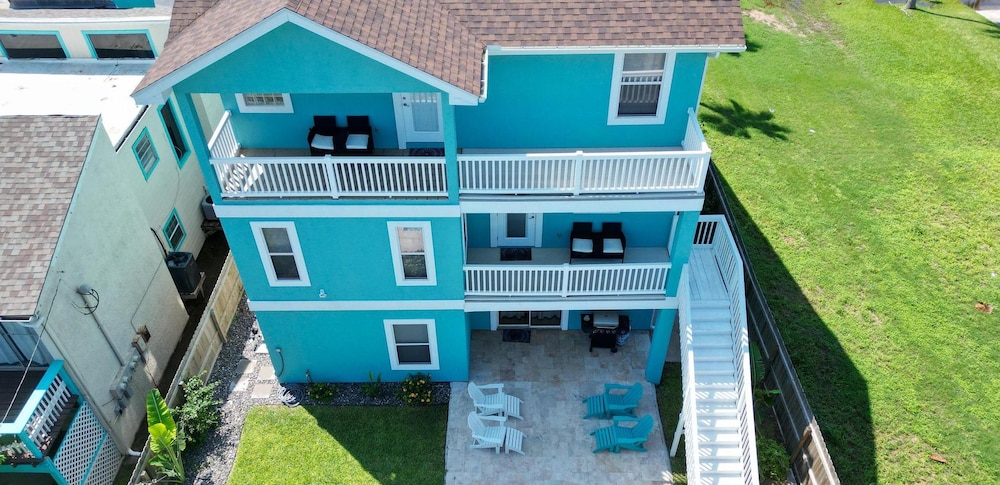 Tranquil Turquoise Retreat