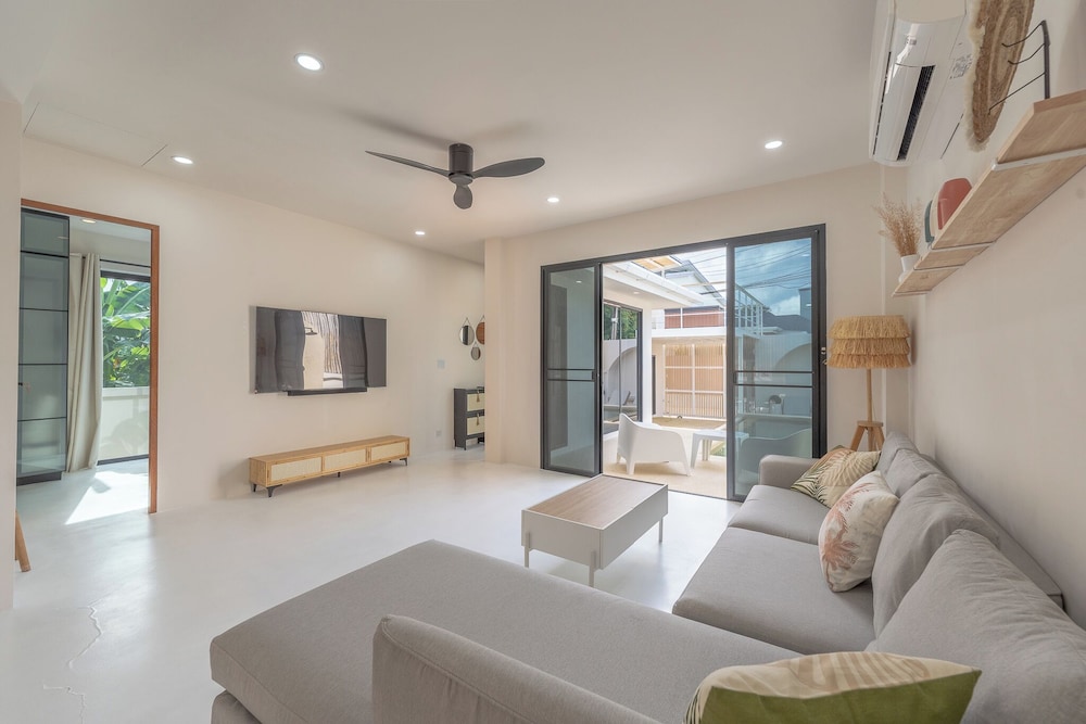 Stylish Rooftop Pool Villa Sea View V211