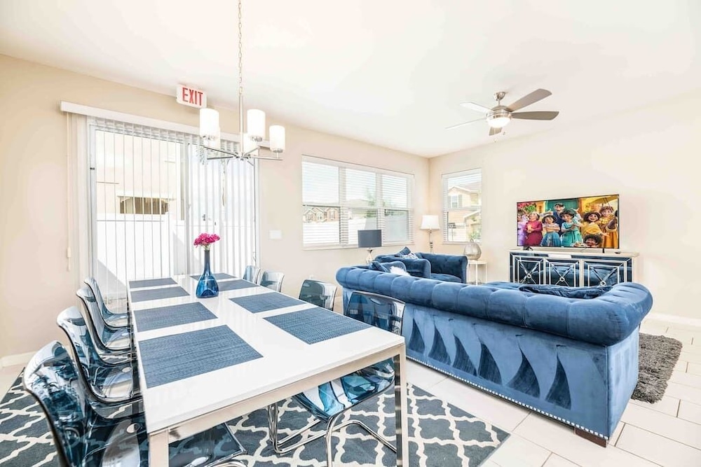 Compass Bay - Big Vacation Homes