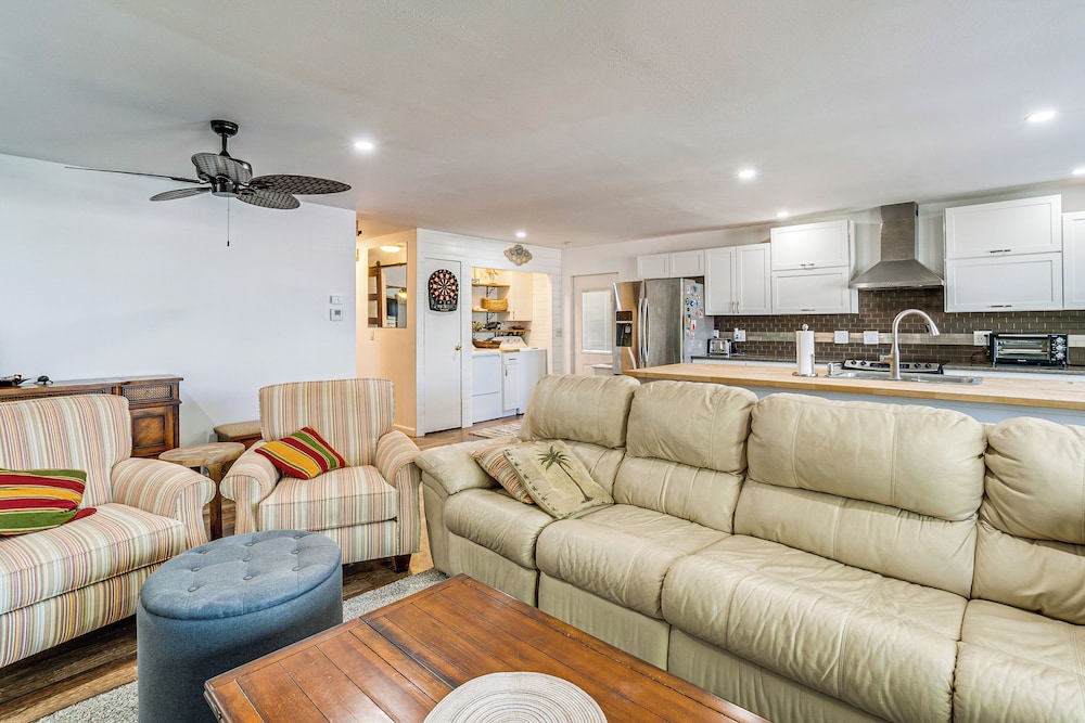 4 Mi to Dtwn Sarasota! Family Home w/ Pool Access