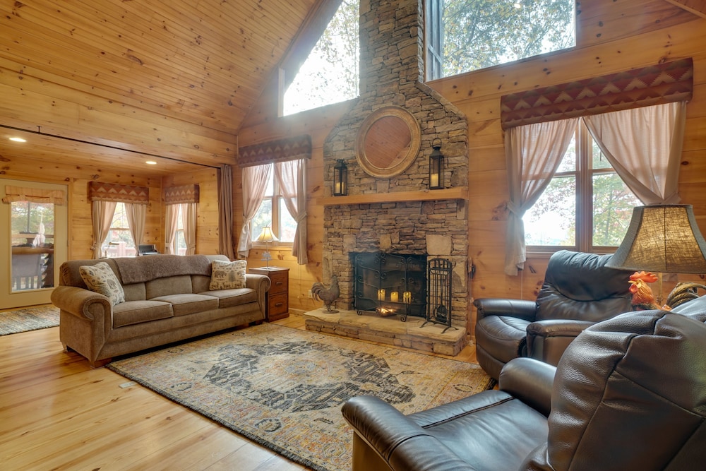Picturesque Clayton Cabin w/ Mountain Views!
