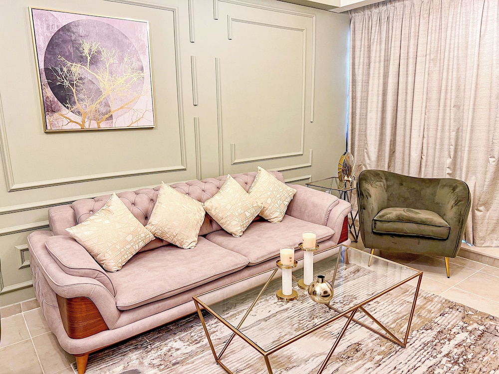 Cosmos Living 1 BR Suite Near Dubai Mari