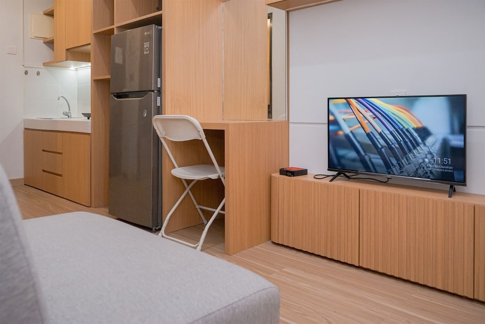 Cozy Living 1Br Apartment With Extra Room At Scientia Residence