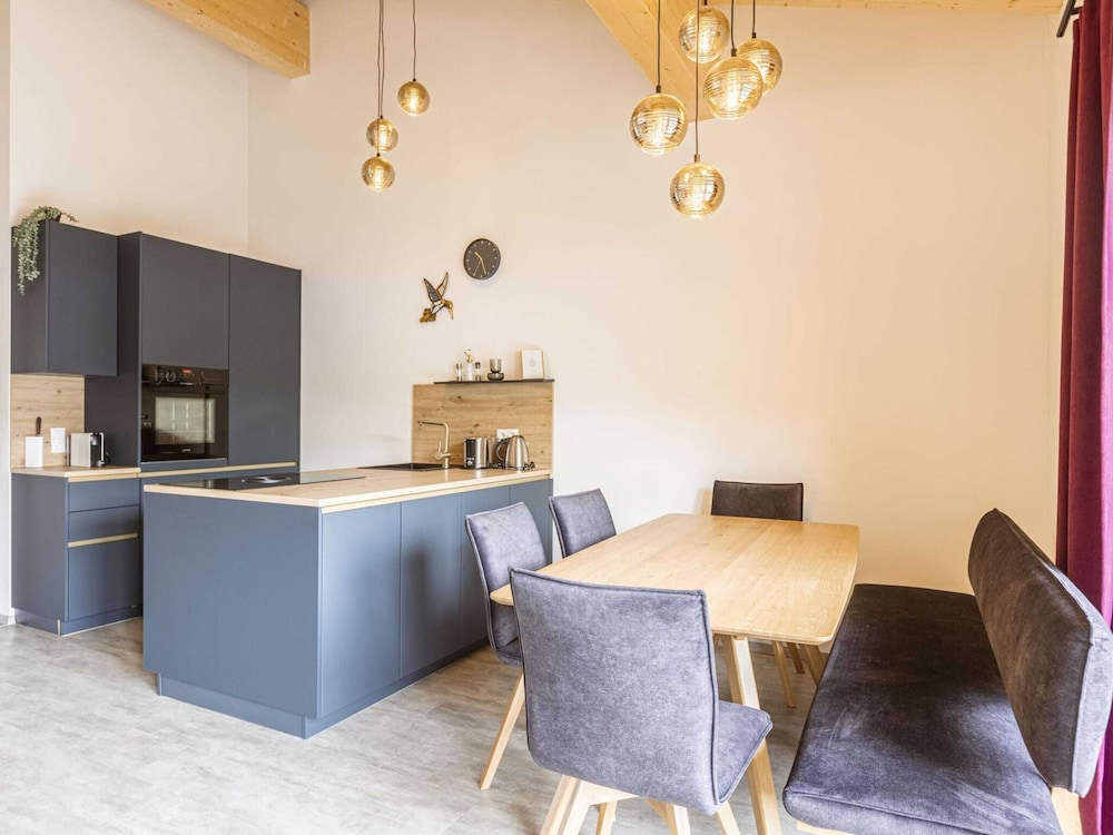 Apartment Directly on the Mountain