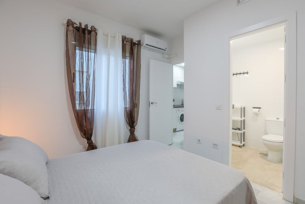 Divina in Sevilla With 1 Bedrooms and 1 Bathrooms